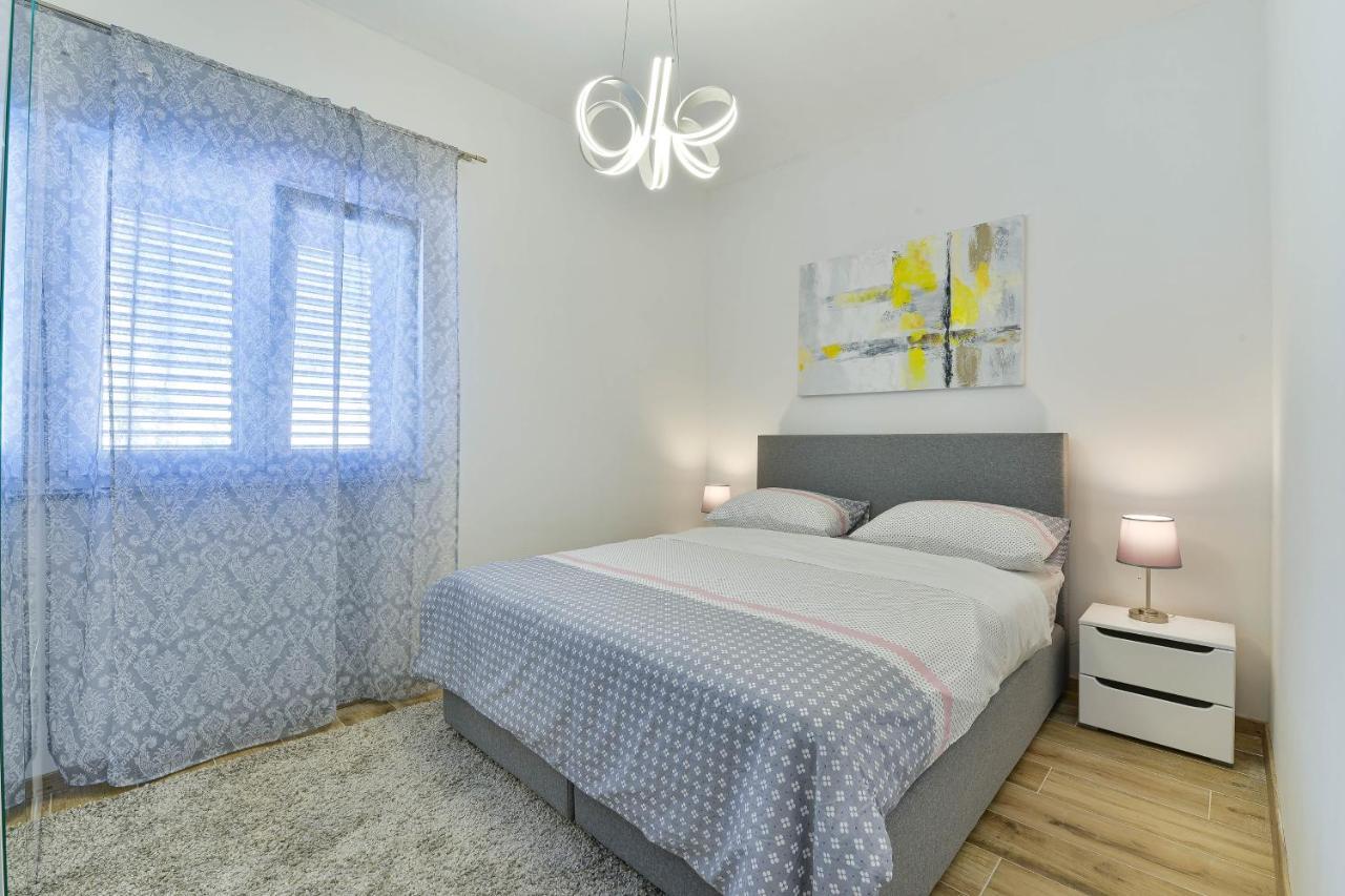 Family Friendly Apartments With A Swimming Pool Zadar - 18098 エクステリア 写真