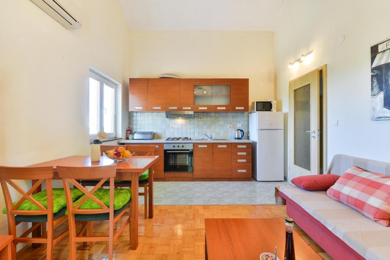 Family Friendly Apartments With A Swimming Pool Zadar - 18098 エクステリア 写真