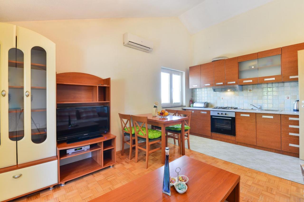 Family Friendly Apartments With A Swimming Pool Zadar - 18098 エクステリア 写真